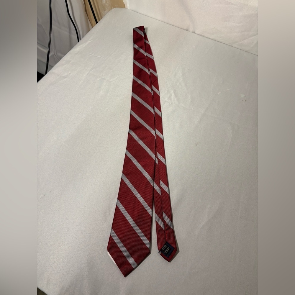 New with tags, men’s jos a bank neck tie, #C944